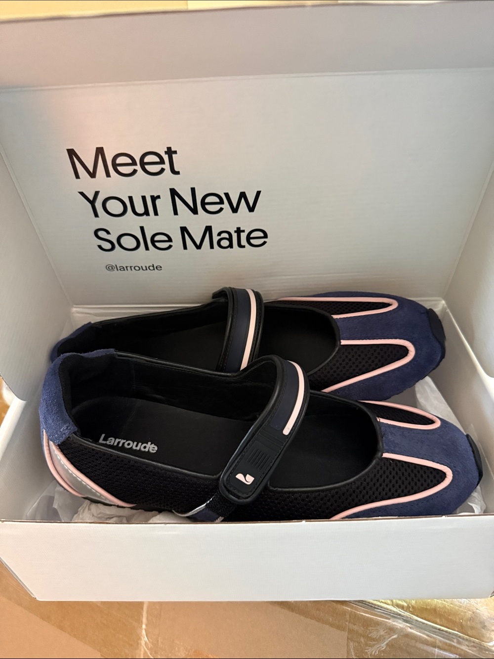 NIB Larroude Devon Sneakerina Black Mesh/Navy Suede MaryJane Style Sneaker US 8 - Picture 2 of 6